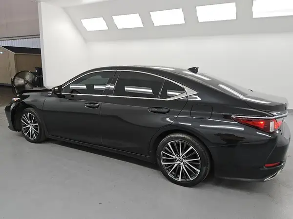 58ADZ1B11NU127427 2022 LEXUS ES - Image 2