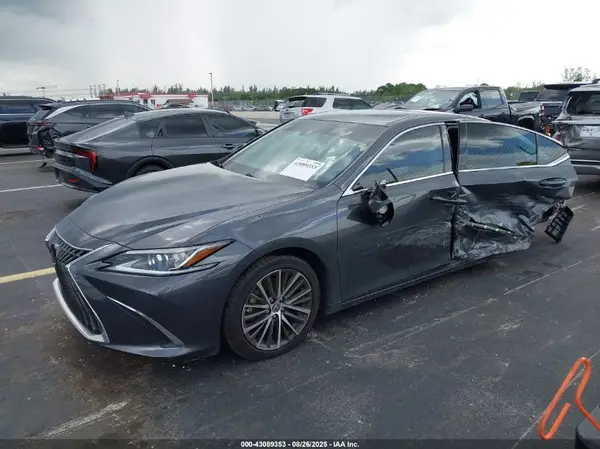58ADZ1B11NU132207 2022 LEXUS ES - Image 2