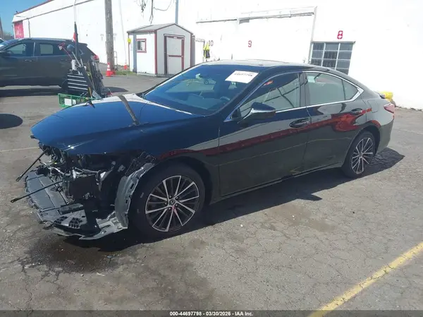 58ADZ1B11NU132899 2022 LEXUS ES - Image 2