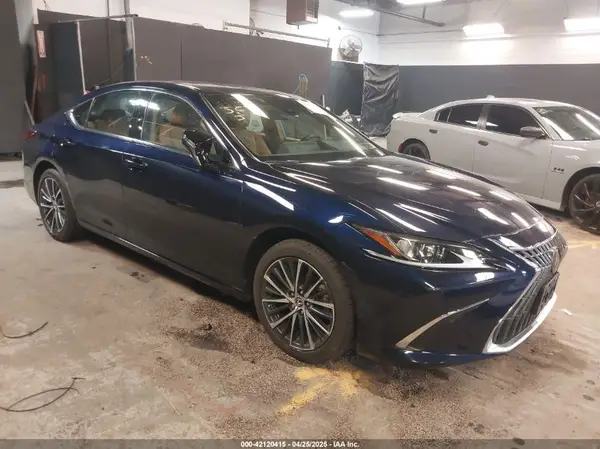 58ADZ1B11NU133521 2022 LEXUS ES - Image 1