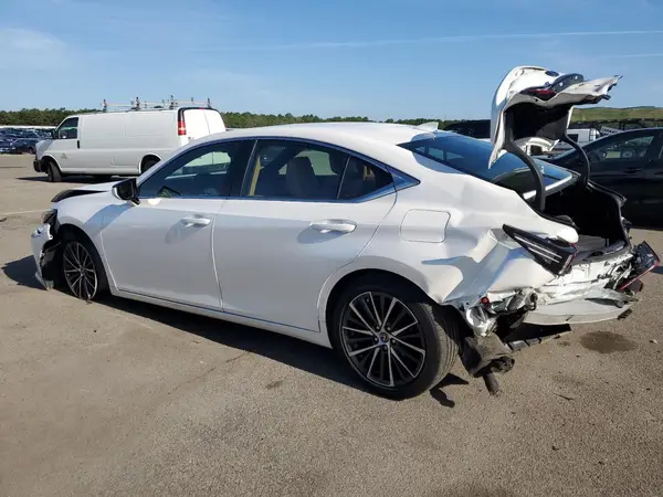 58ADZ1B11NU135978 2022 LEXUS ES - Image 2