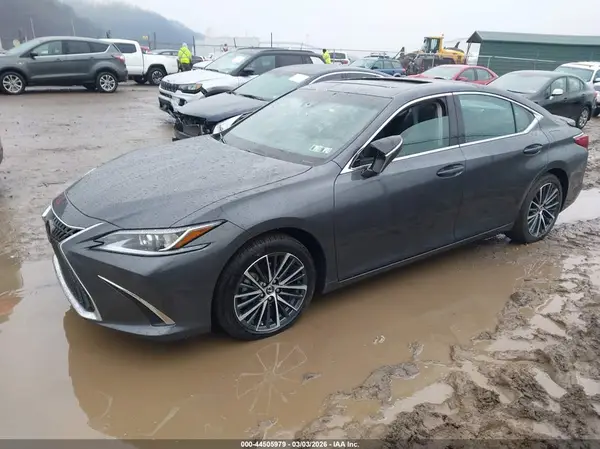 58ADZ1B11SU188871 2025 LEXUS ES - Image 2