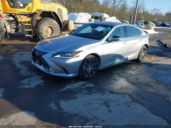 58ADZ1B11SU213798 2025 LEXUS ES - Image 2