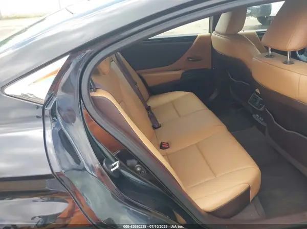 58ADZ1B12LU062584 2020 LEXUS ES - Image 8