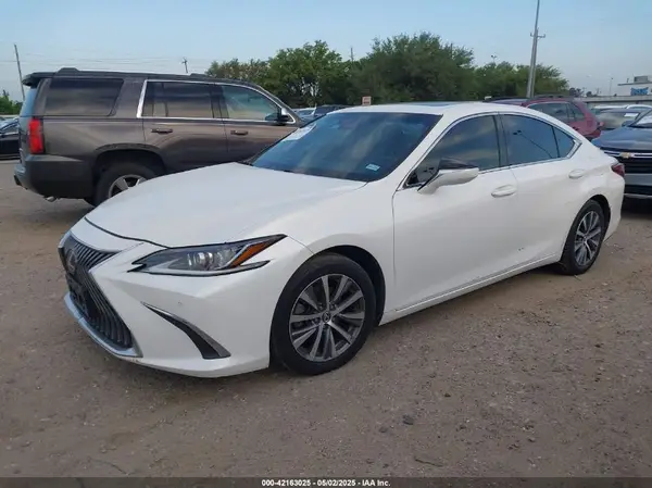 58ADZ1B12LU074816 2020 LEXUS ES - Image 2