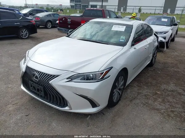 58ADZ1B12LU075240 2020 LEXUS ES - Image 2