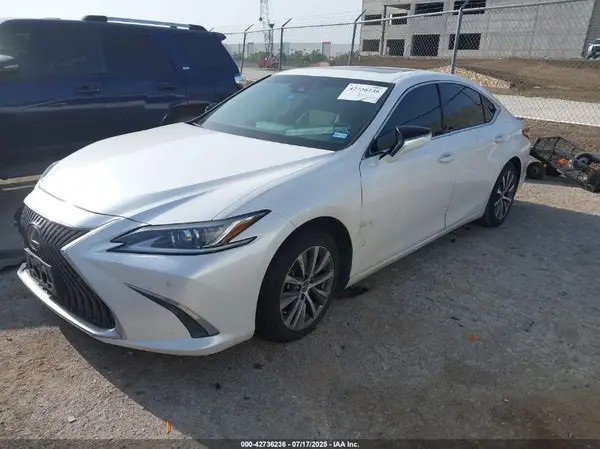 58ADZ1B12LU076095 2020 LEXUS ES - Image 2