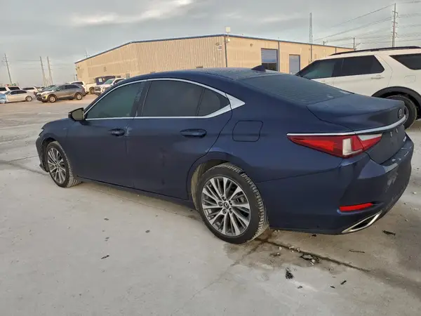 58ADZ1B12LU077859 2020 LEXUS ES - Image 2