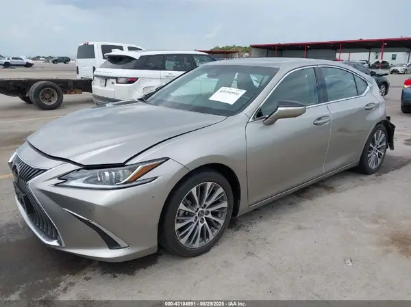 58ADZ1B12LU079207 2020 LEXUS ES - Image 2