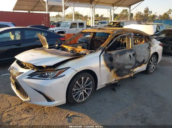 58ADZ1B12MU088281 2021 LEXUS ES - Image 2
