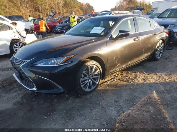 58ADZ1B12MU092881 2021 LEXUS ES - Image 2