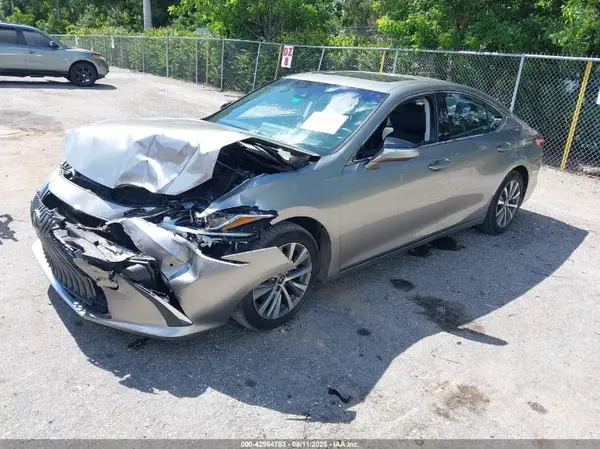 58ADZ1B12MU096672 2021 LEXUS ES - Image 2