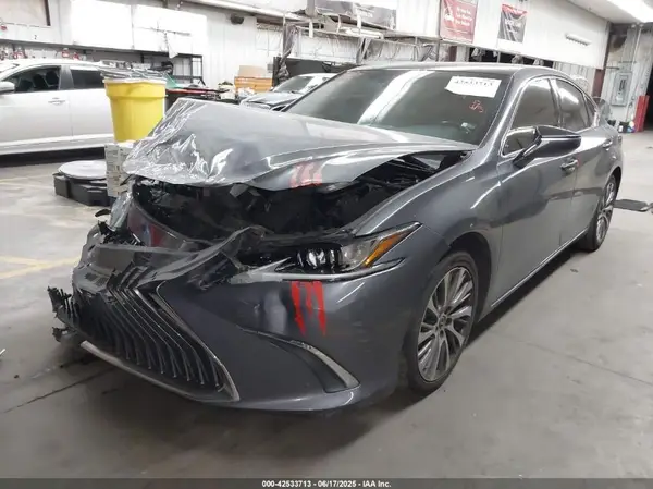58ADZ1B12MU100199 2021 LEXUS ES - Image 2