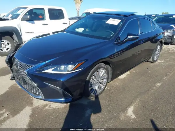 58ADZ1B12MU104835 2021 LEXUS ES - Image 2