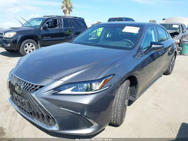 58ADZ1B12NU118087 2022 LEXUS ES - Image 2