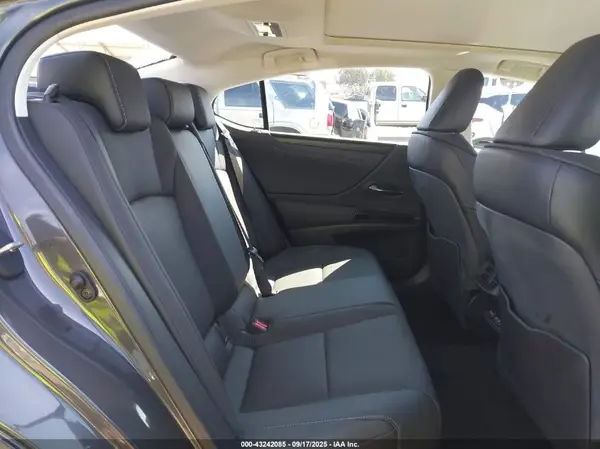 58ADZ1B12NU118087 2022 LEXUS ES - Image 8