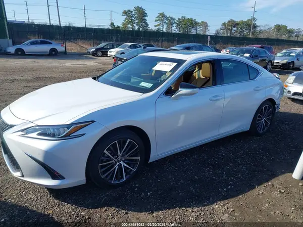 58ADZ1B12NU130627 2022 LEXUS ES - Image 2