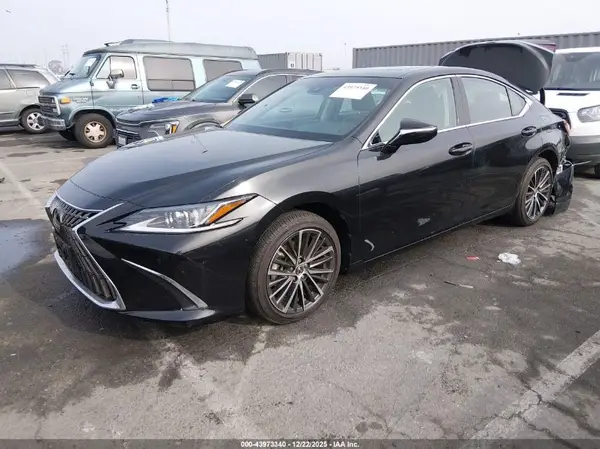 58ADZ1B12NU135603 2022 LEXUS ES - Image 2