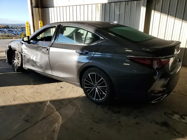 58ADZ1B12NU138937 2022 LEXUS ES - Image 2