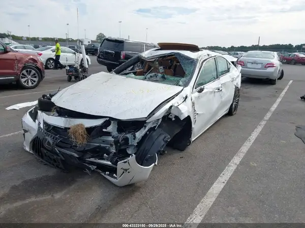 58ADZ1B12PU143560 2023 LEXUS ES - Image 2