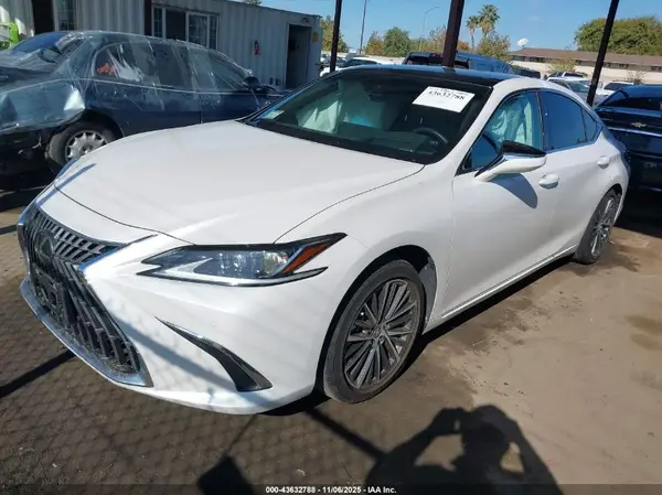 58ADZ1B12SU190340 2025 LEXUS ES - Image 2