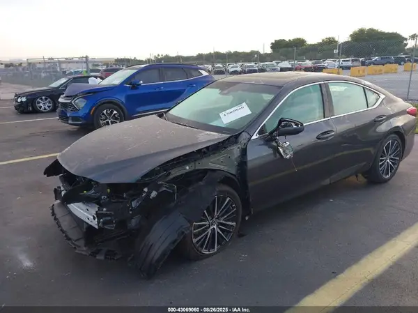 58ADZ1B12SU192508 2025 LEXUS ES - Image 2