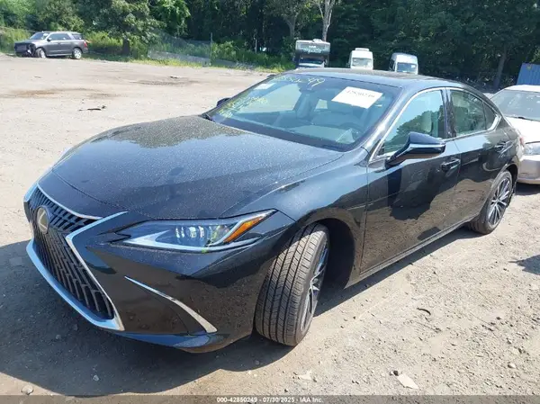 58ADZ1B12SU193643 2025 LEXUS ES - Image 2