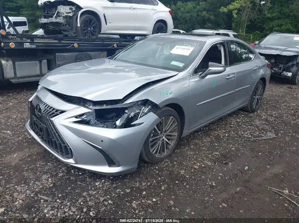58ADZ1B12SU201563 2025 LEXUS ES - Image 2