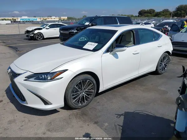 58ADZ1B12SU214975 2025 LEXUS ES - Image 2