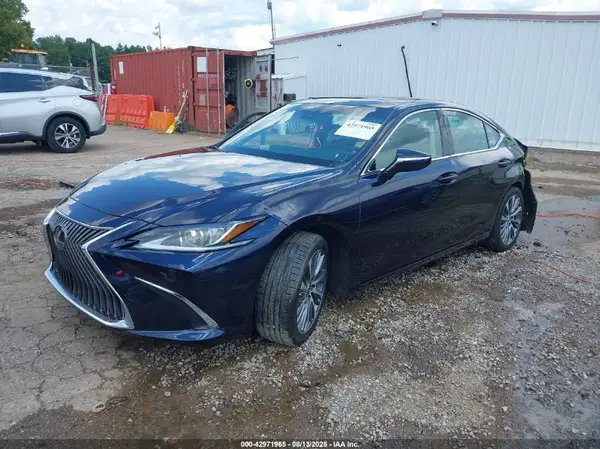 58ADZ1B13LU052193 2020 LEXUS ES - Image 2