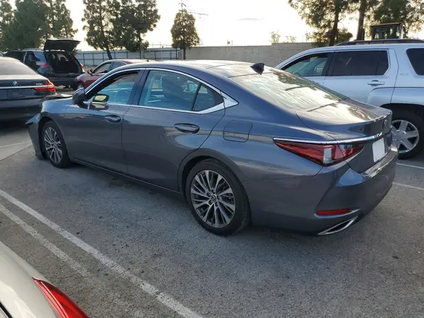 58ADZ1B13LU060794 2020 LEXUS ES - Image 2