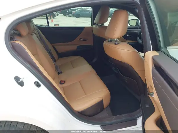 58ADZ1B13LU065042 2020 LEXUS ES - Image 8