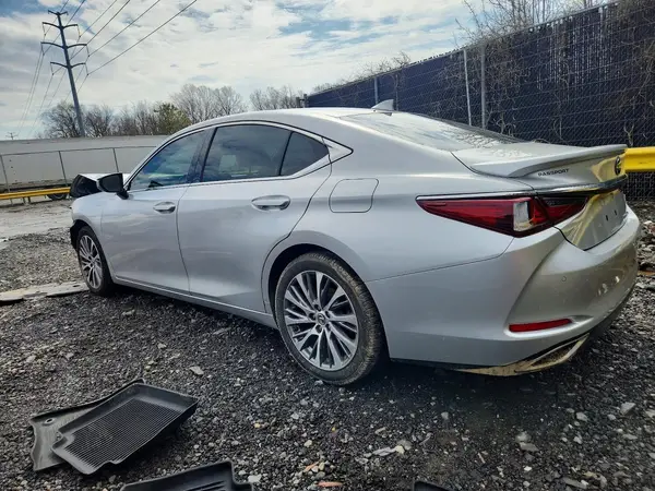 58ADZ1B13LU070287 2020 LEXUS ES - Image 2