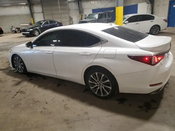 58ADZ1B13MU093621 2021 LEXUS ES - Image 2