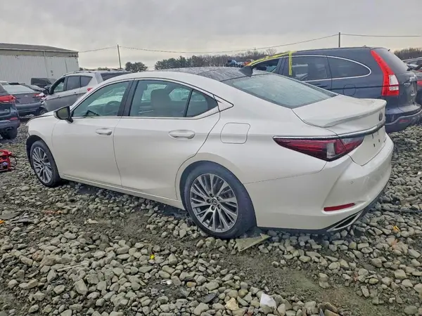 58ADZ1B13MU100759 2021 LEXUS ES - Image 2
