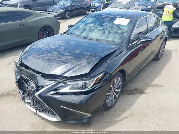 58ADZ1B13MU105928 2021 LEXUS ES - Image 2