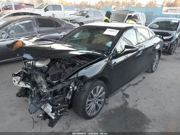 58ADZ1B13MU105993 2021 LEXUS ES - Image 2