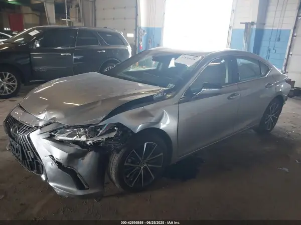 58ADZ1B13NU134637 2022 LEXUS ES - Image 2