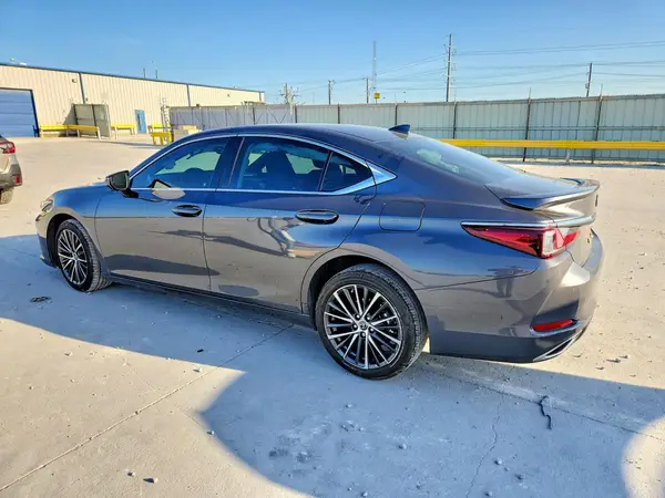 58ADZ1B13RU161889 2024 LEXUS ES - Image 2