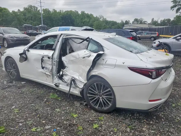58ADZ1B13RU165389 2024 LEXUS ES - Image 2