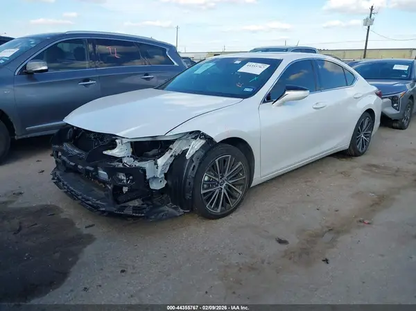 58ADZ1B13RU174383 2024 LEXUS ES - Image 2