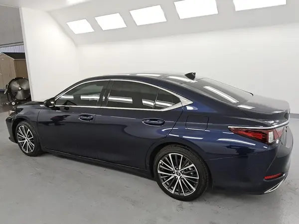 58ADZ1B13SU186779 2025 LEXUS ES - Image 2