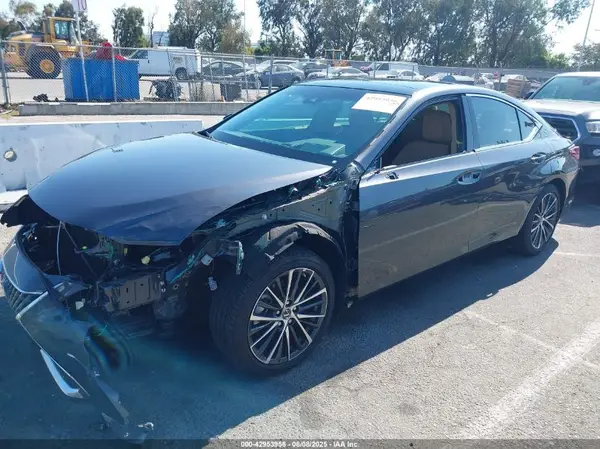 58ADZ1B13SU190170 2025 LEXUS ES - Image 2
