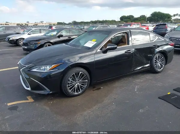 58ADZ1B13SU208599 2025 LEXUS ES - Image 2