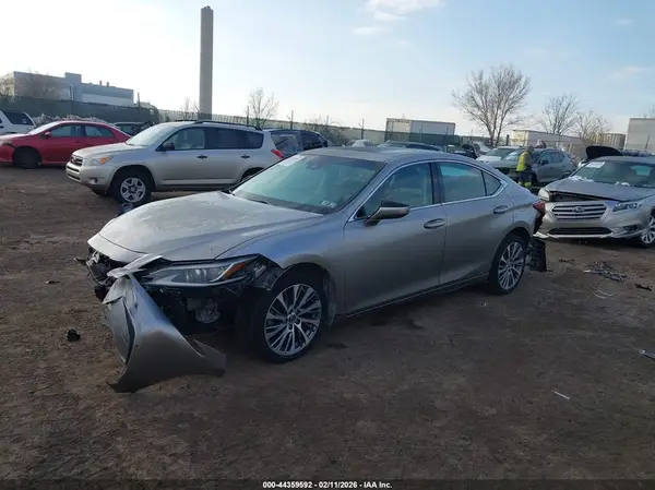 58ADZ1B14LU055121 2020 LEXUS ES - Image 2