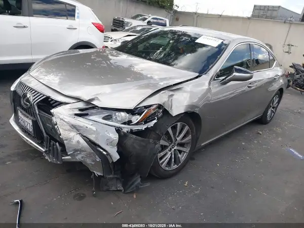 58ADZ1B14LU055961 2020 LEXUS ES - Image 2