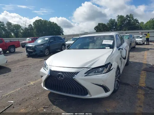 58ADZ1B14LU057791 2020 LEXUS ES - Image 2