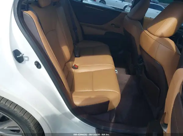 58ADZ1B14LU057791 2020 LEXUS ES - Image 8