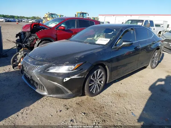 58ADZ1B14LU059072 2020 LEXUS ES - Image 2