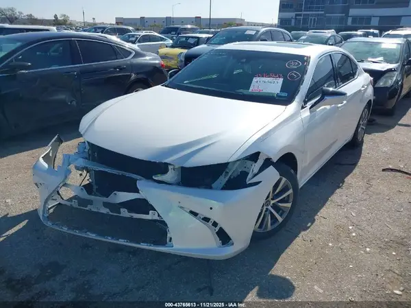 58ADZ1B14LU061257 2020 LEXUS ES - Image 2